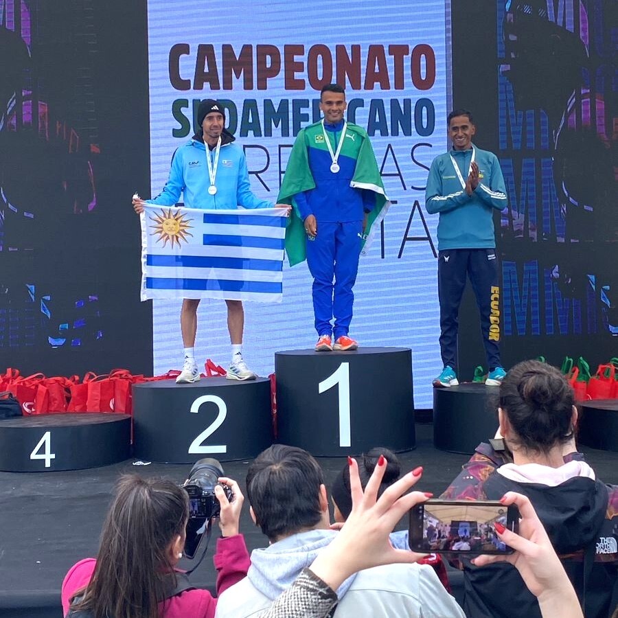 Fábio Jesus Correia é o campeão da meia maratona no Sul-Americano de Corrida de Rua