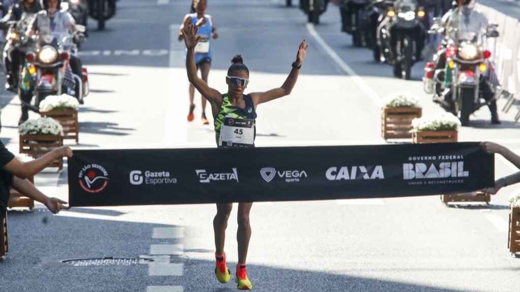 Quenianos vencem 99ª edição da São Silvestre, mas brasileiros têm lugar no pódio