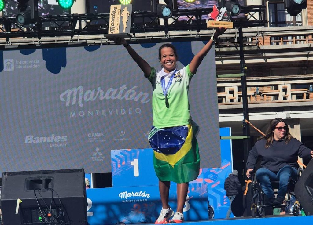 Mirela Saturnino vence a Meia Maratona de Montevidéu e mantém grande fase na temporada