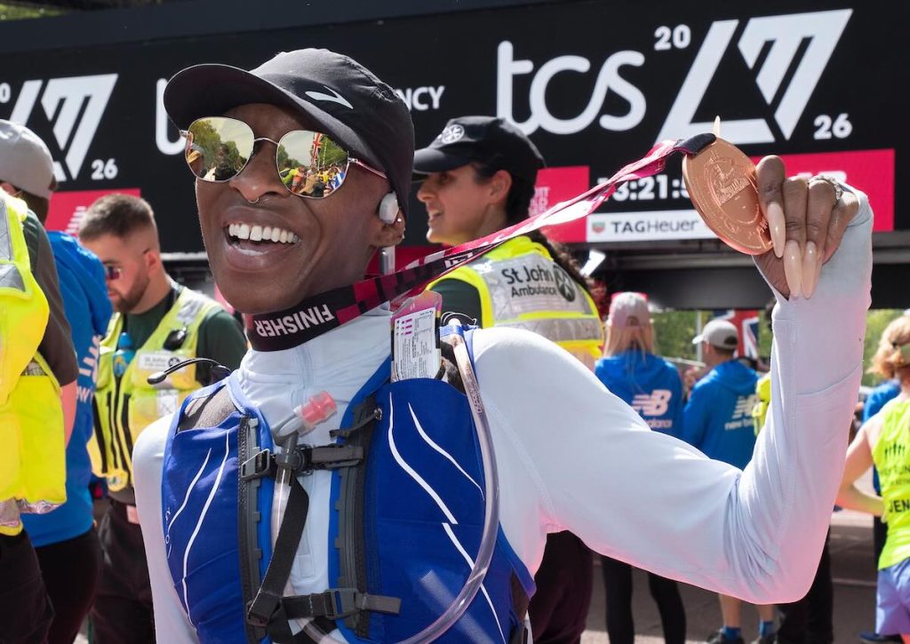Atriz e cantora Cynthia Erivo bate recorde pessoal na Maratona de Londres
