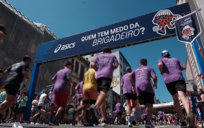 acoes asics brigadeiro