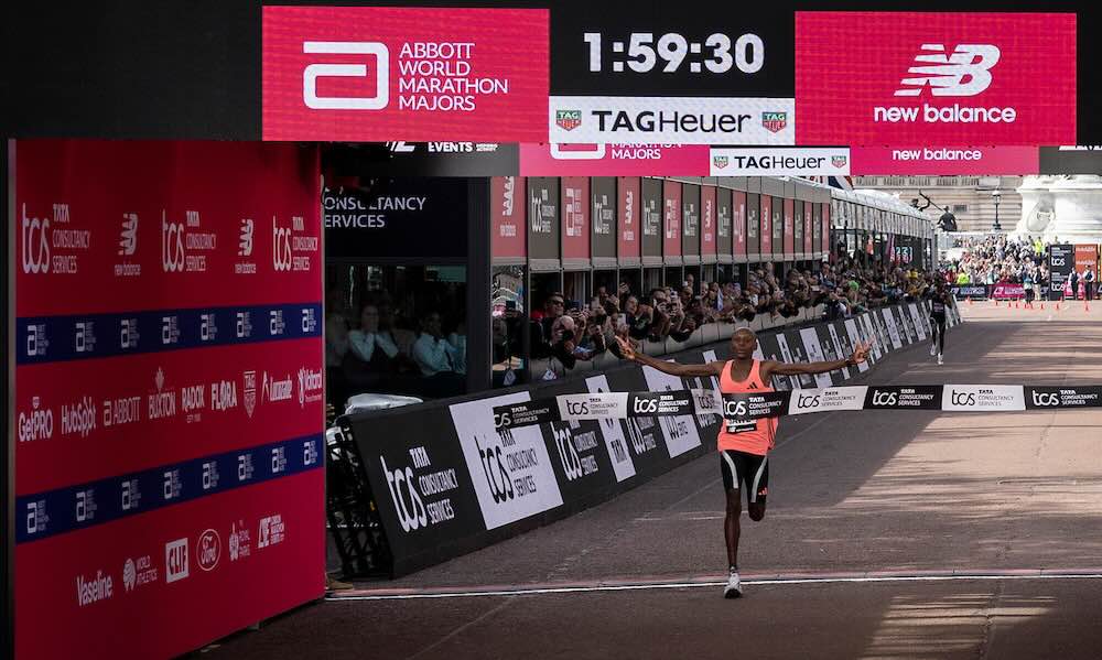 Queniano Sebastian Sawe bate o recorde mundial de maratona, com 1:59:30, em Londres