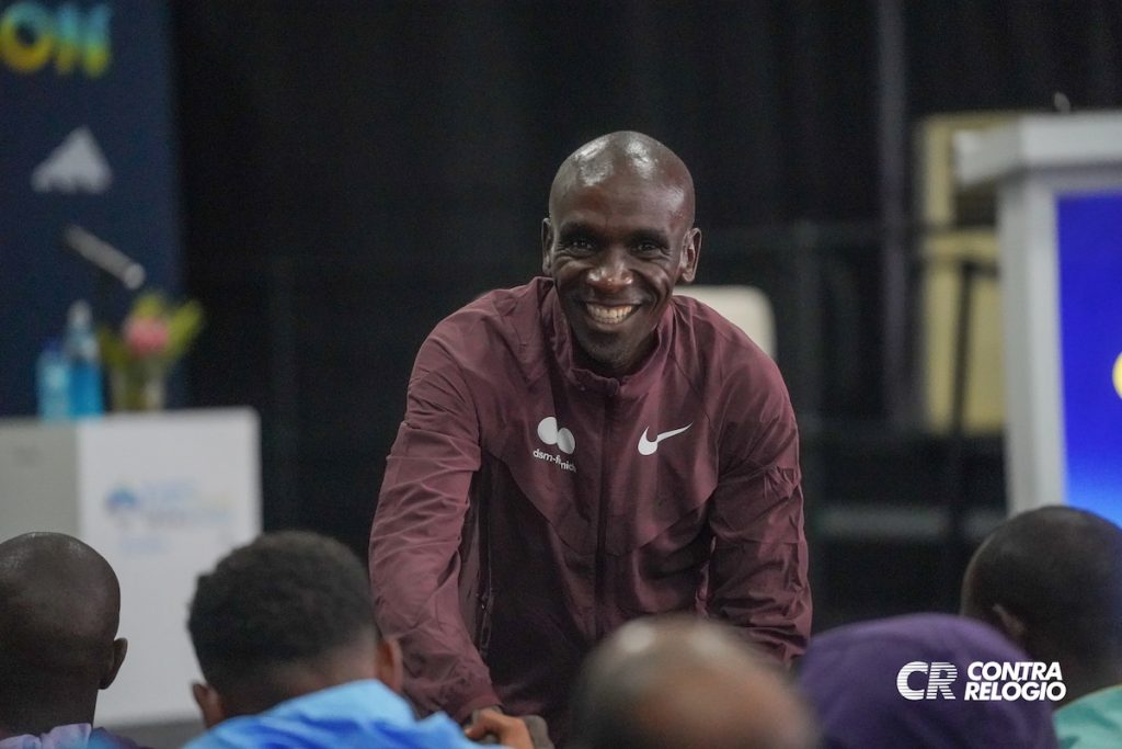Dez anos após o ouro no Rio, Eliud Kipchoge volta ao Brasil para correr em Porto Alegre 19 FEP03772