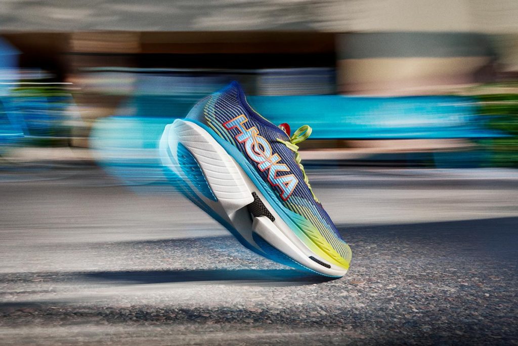 HOKA_S24PRODUCT_CieloX1_DualGnder_ProductOnly_MotionBlurBackground_Vertical_RGB-1024x683.jpg