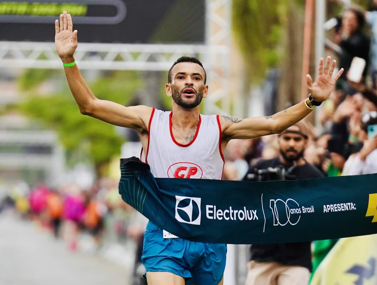 Jos&eacute; M&aacute;rcio Le&atilde;o da Silva, campe&atilde;o da maratona.
