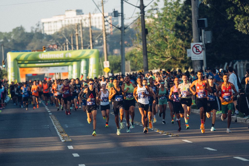 Maratona Internacional de Porto Alegre esgota inscrições com recorde de 30 mil atletas
