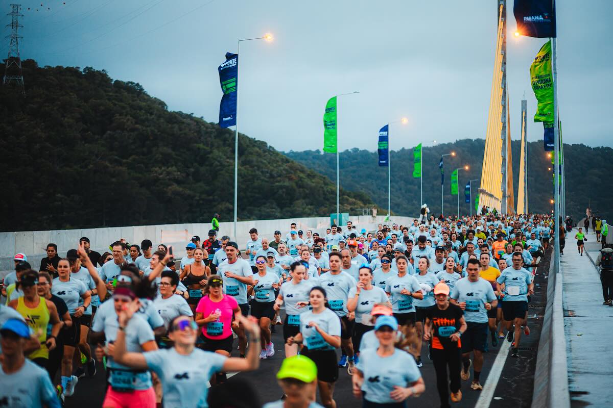 Corredores sobre a Ponte de Guaratuba