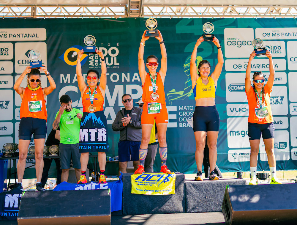 Podio 42 km feminino credito Gleison Nascimento